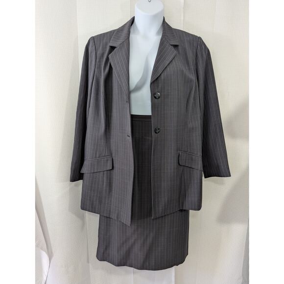 NWOT! WORTHINGTON WOMAN! CLASSIC GRAY PIN STRIPED SKIRT SUIT LONG JACKET! SZ 20W - Picture 3 of 13
